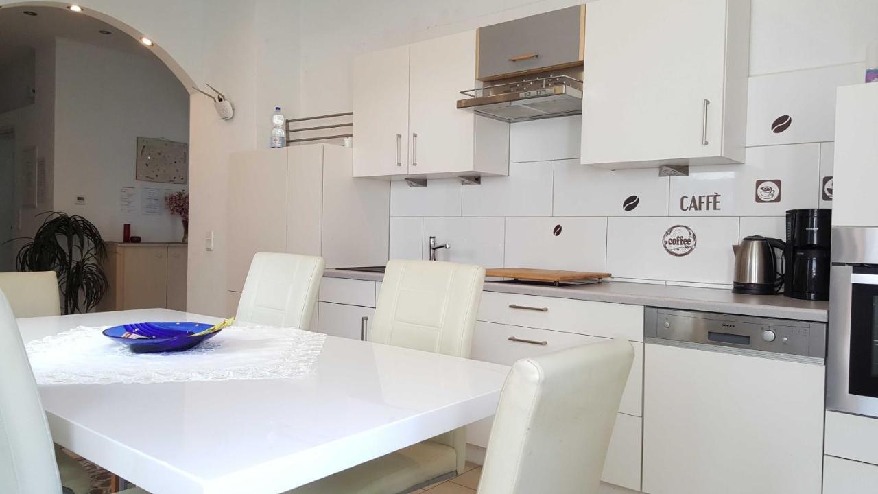 Holiday Apartment Essen Esterno foto
